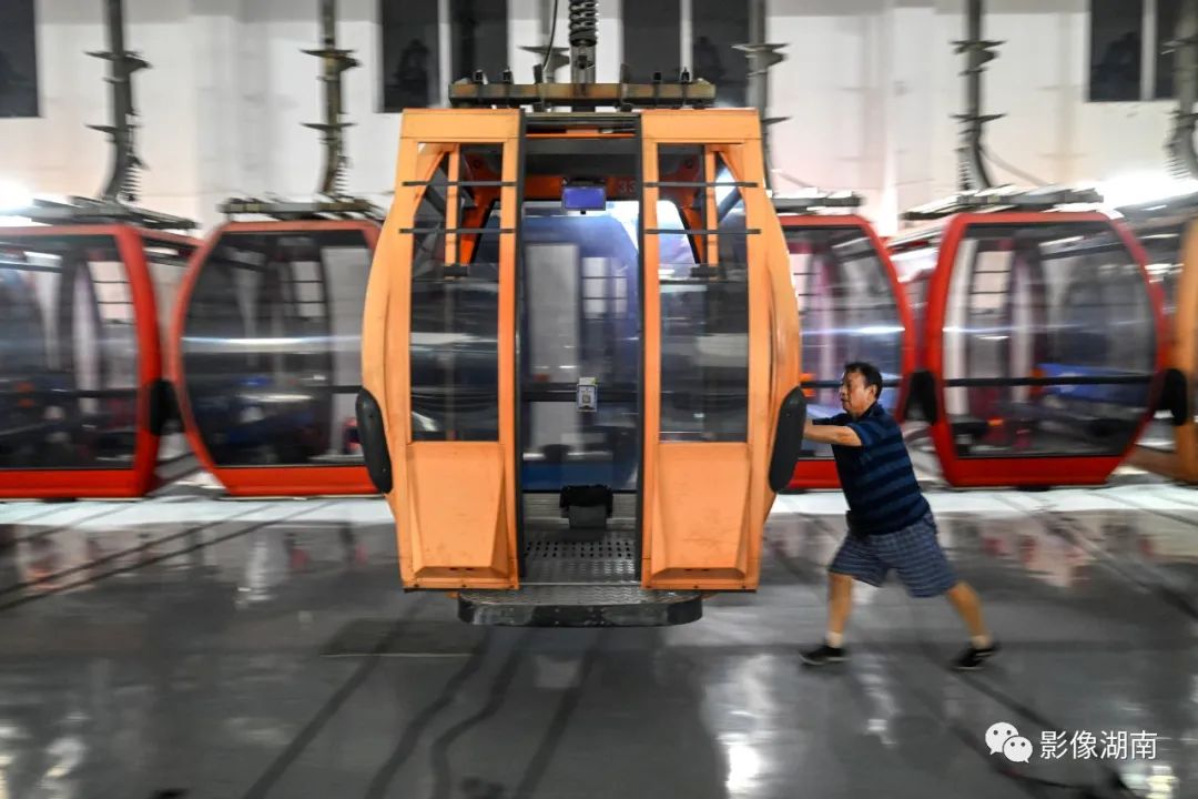 DƬ